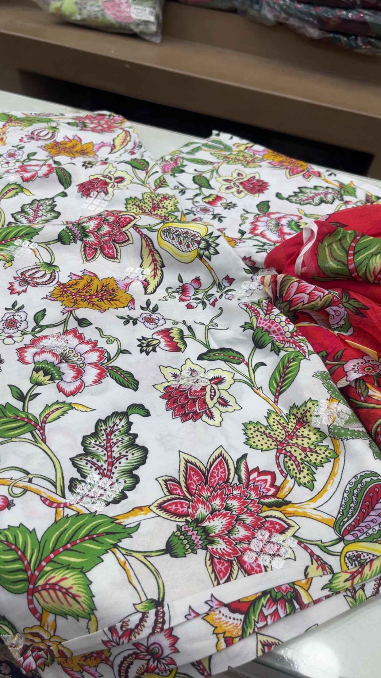 bareeze embroidered linen 018