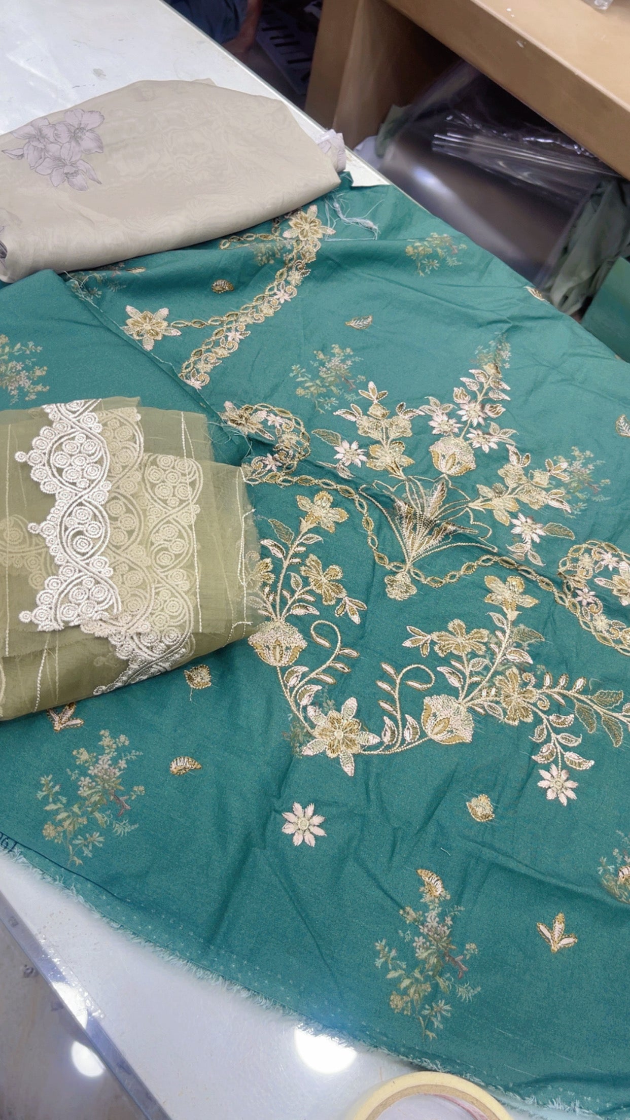 iznik embrioded green