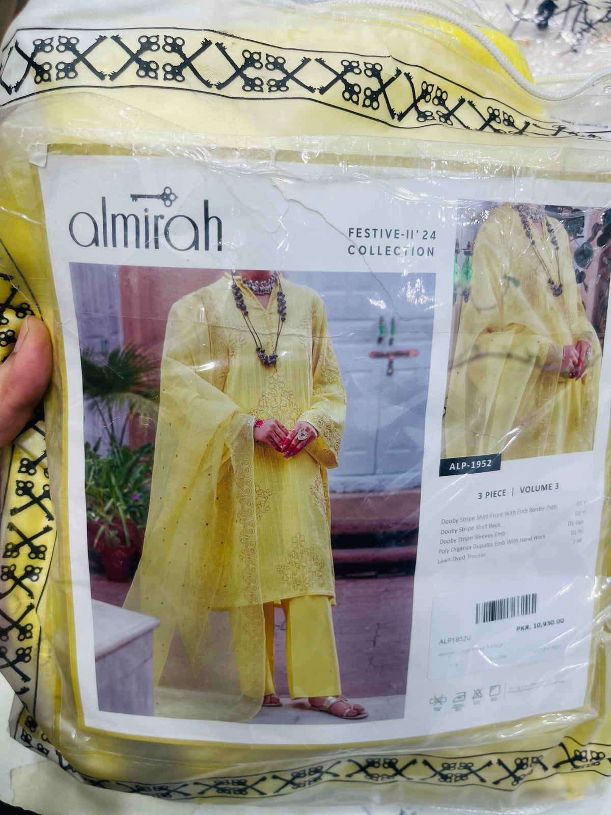almirah 60% off 1952