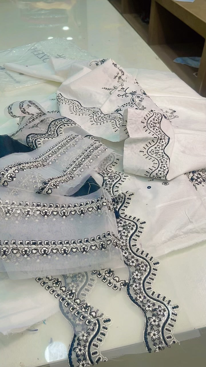 afrozeh luxury lawn 011