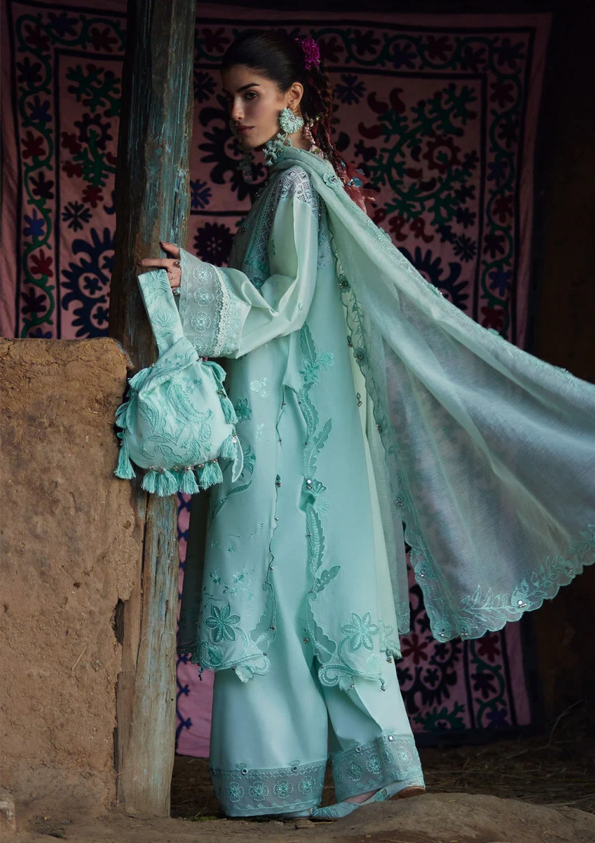 Manara Luxury Lawn 02